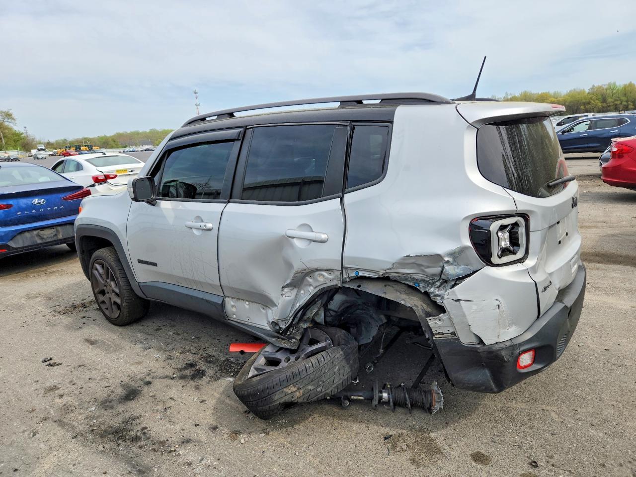 2019 Jeep Renegade Latitude - Фото 2