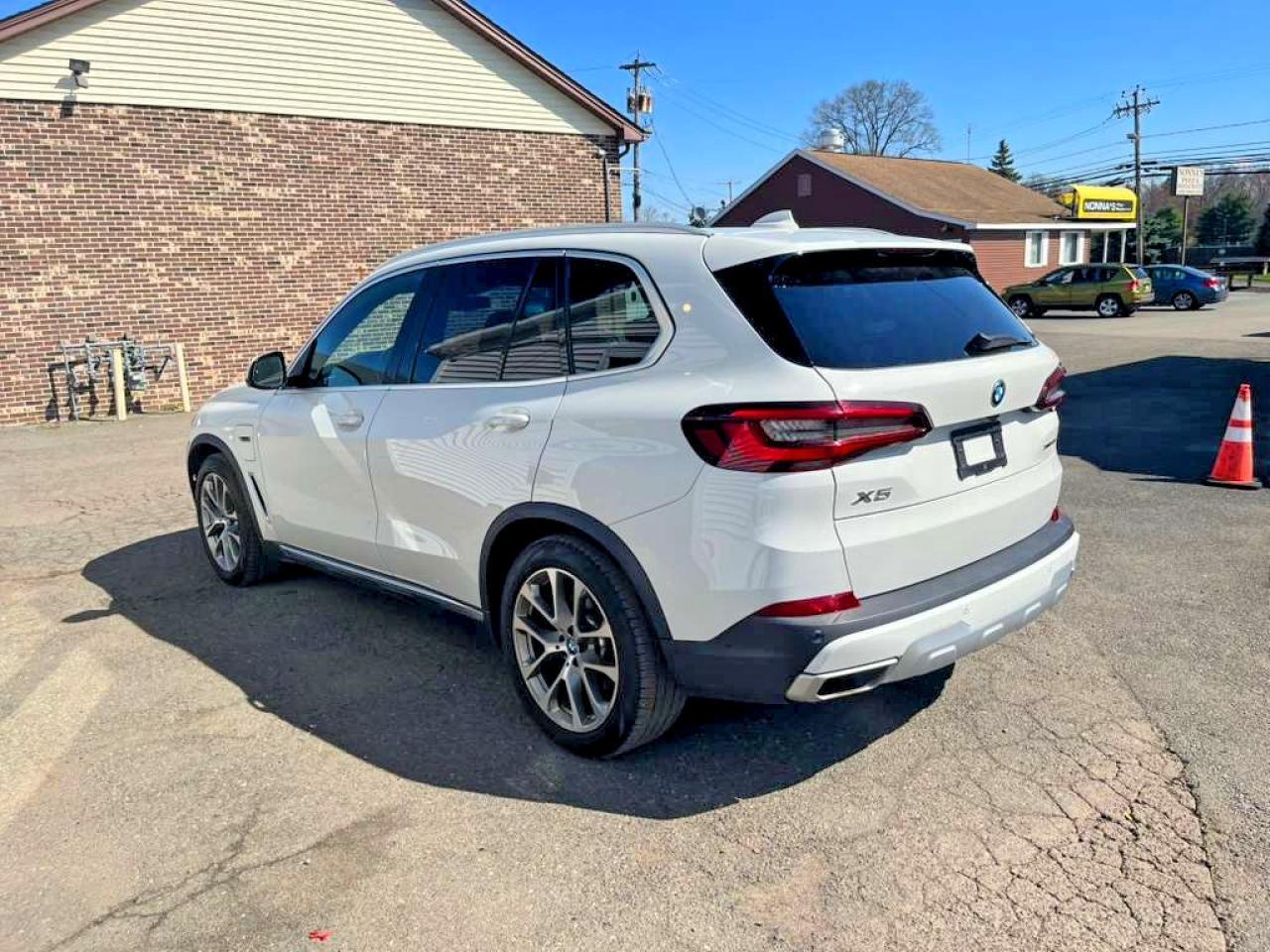 2022 BMW X5 xDrive45E - Image 2