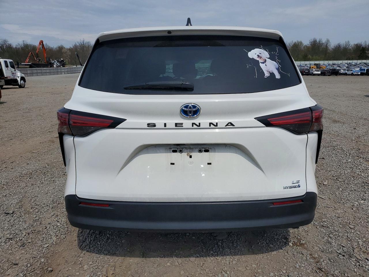 2022 Toyota Sienna Le - Фото 6