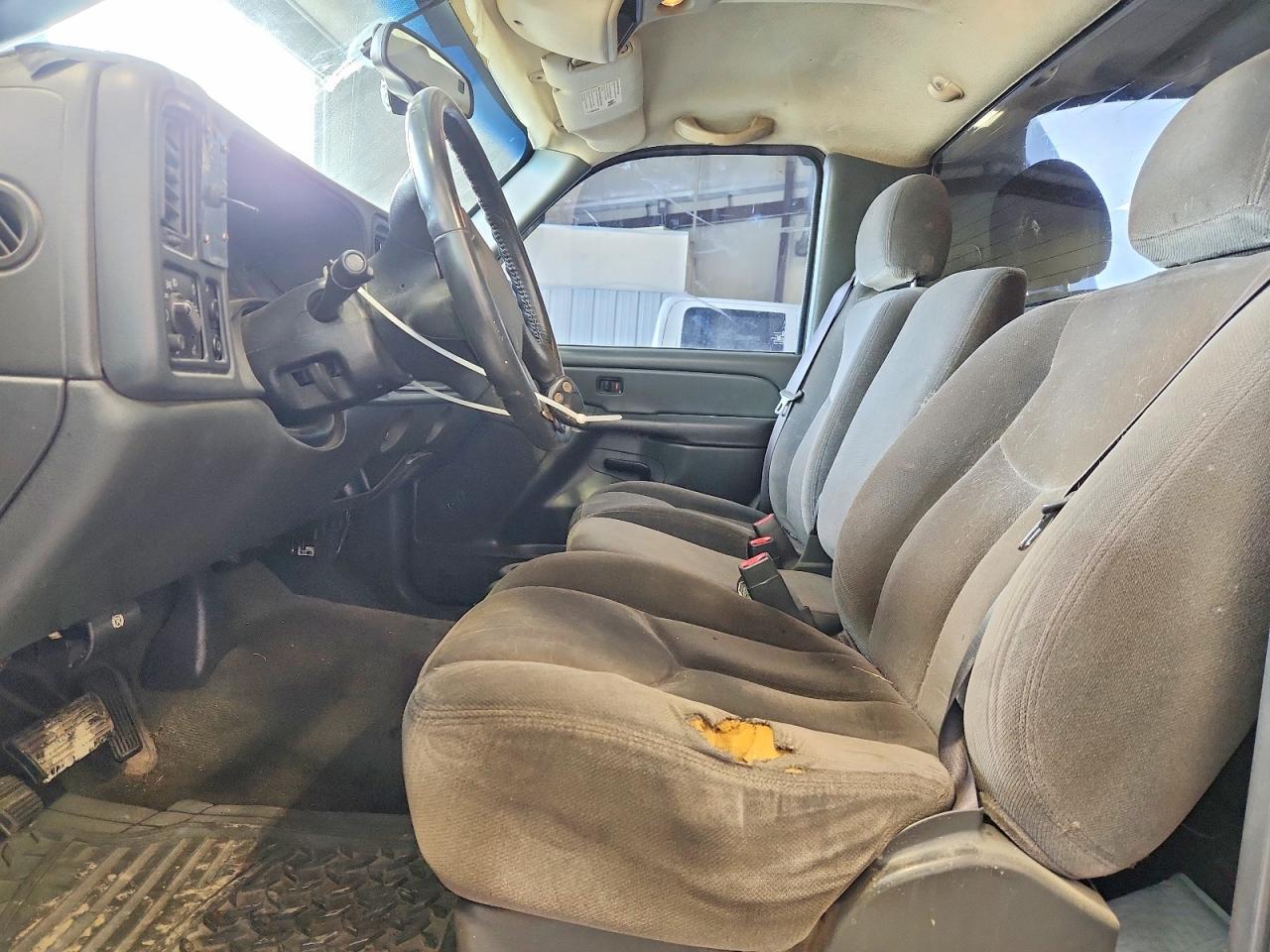 2004 GMC New Sierra C1500 - Image 7