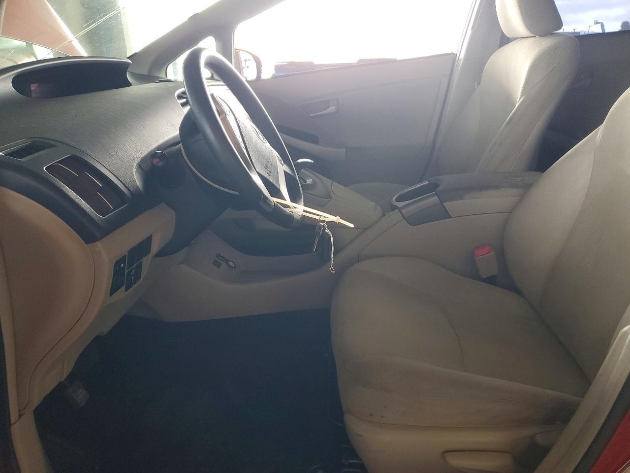 2012 Toyota Prius Two - Фото 7