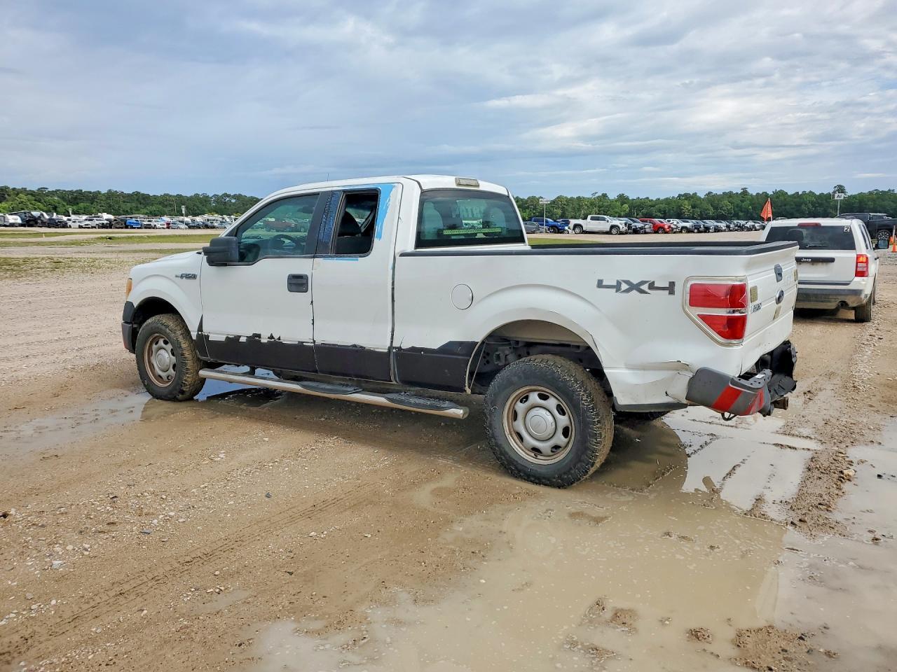 2013 Ford F150 Super Cab - Image 2
