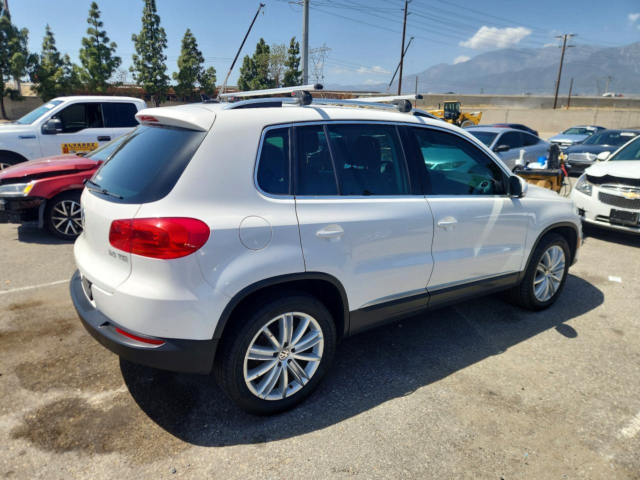 2014 Volkswagen Tiguan S - Фото 3