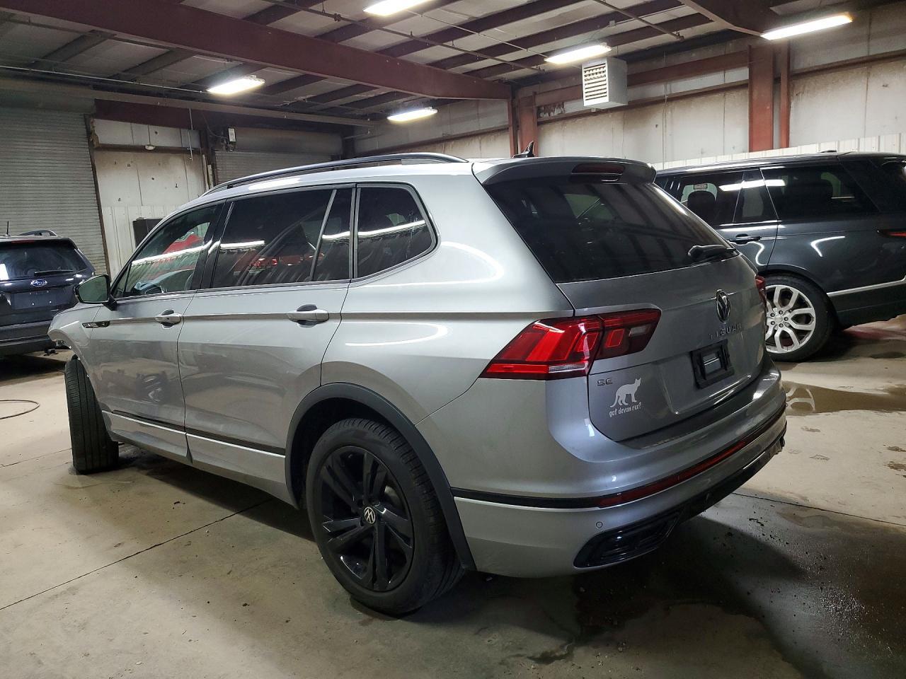 2024 Volkswagen Tiguan Se R-Line Black - Image 2