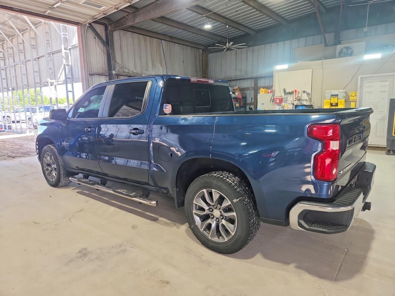 2019 Chevrolet Silverado K1500 Lt - Image 2