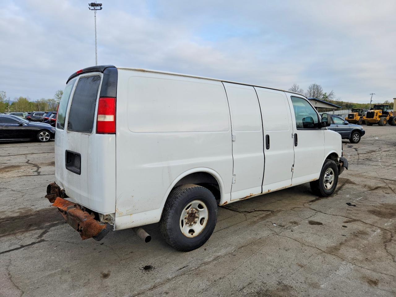 2013 Chevrolet Express G2500 - Image 3