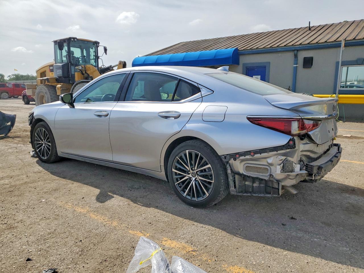 2024 Lexus Es 300H Base - Image 2