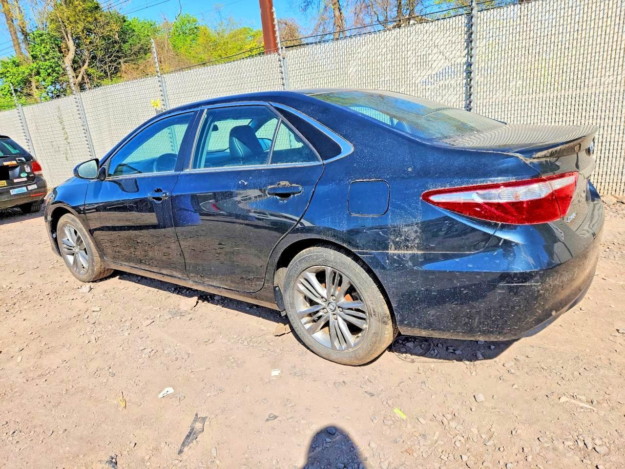2017 Toyota Camry Se - Фото 2