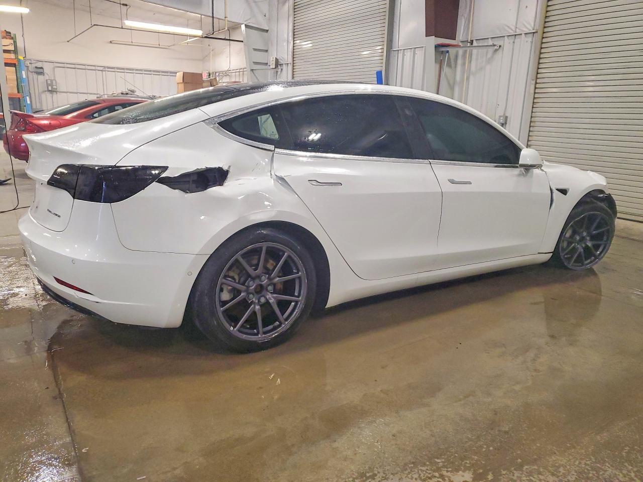 2018 Tesla Model 3 - Фото 3