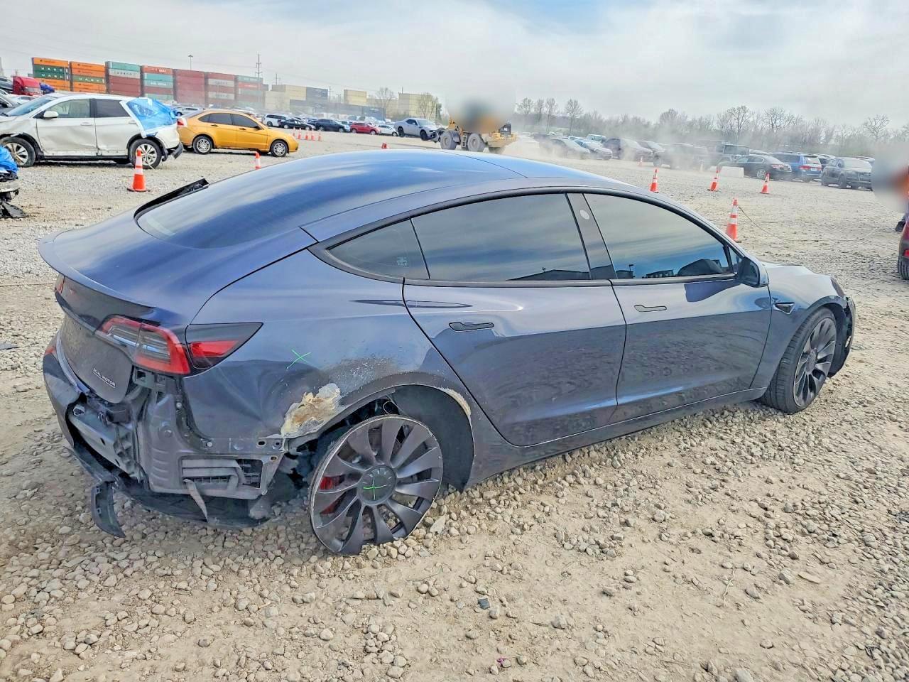 2023 Tesla Model 3 - Фото 3