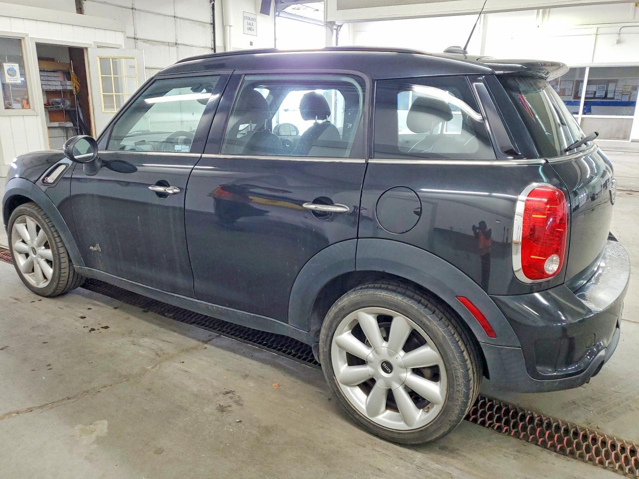 2011 Mini Cooper S Countryman - Image 2