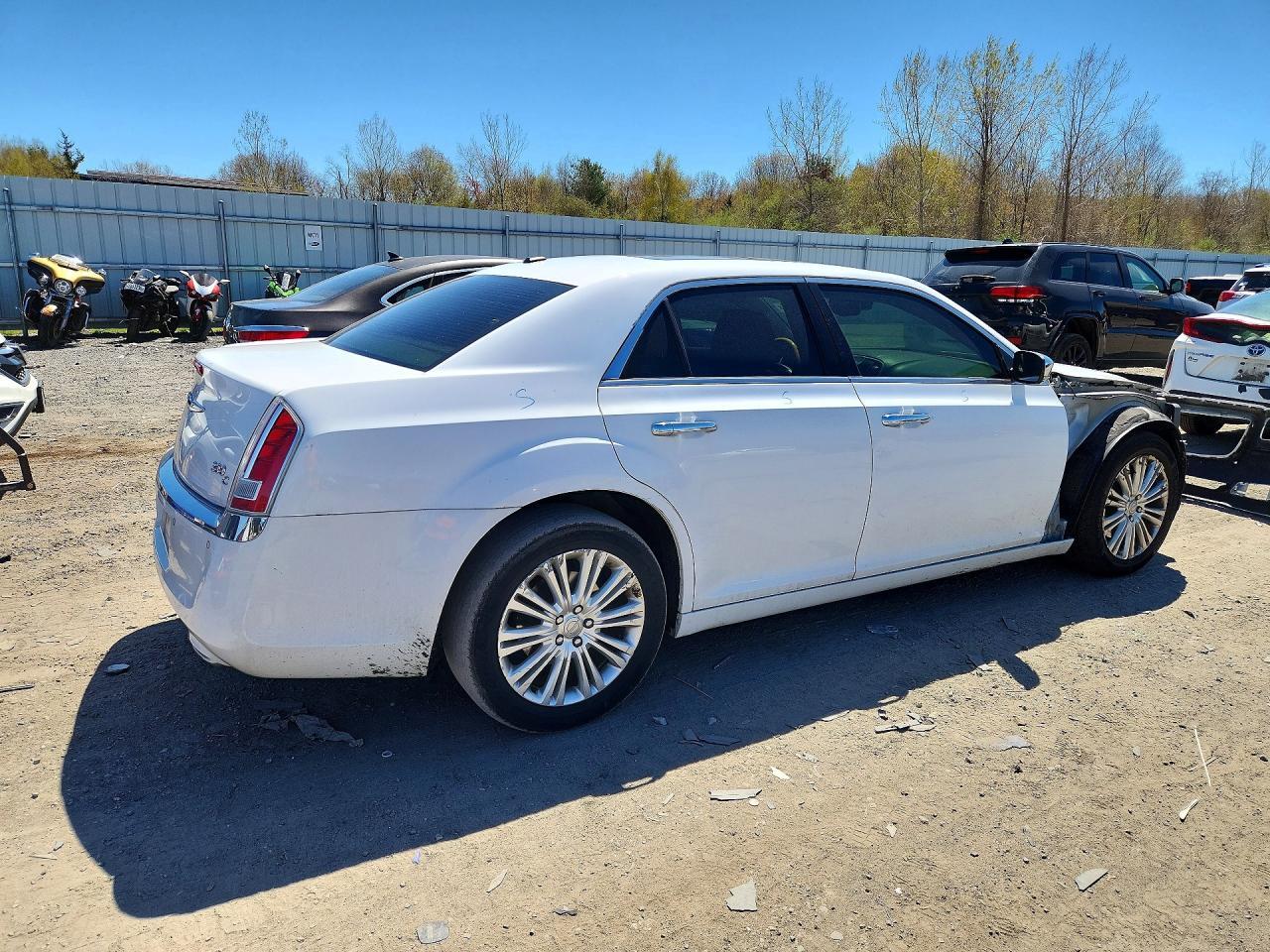 2013 Chrysler 300C - Фото 3