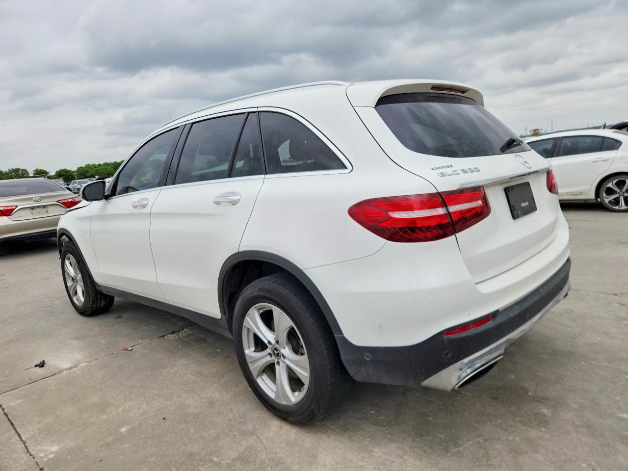 2018 Mercedes-Benz Glc 300 - Image 2