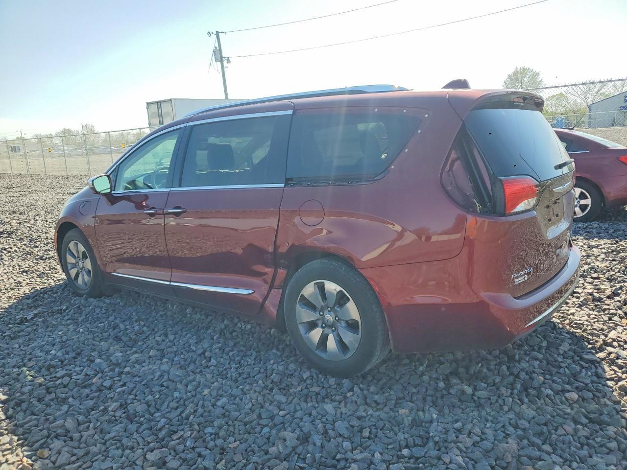 2017 Chrysler Pacifica - Image 2