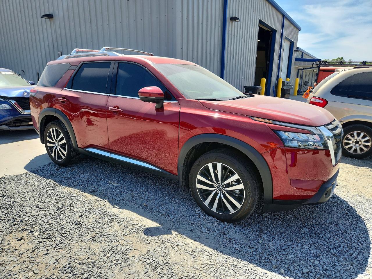 2025 Nissan Pathfinder Platinum - Фото 4