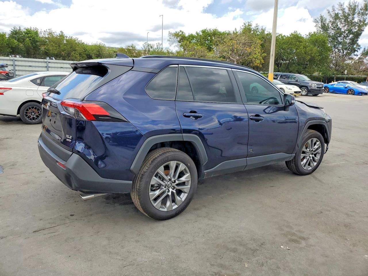 2025 Toyota Rav4 Xle Premium - Image 3