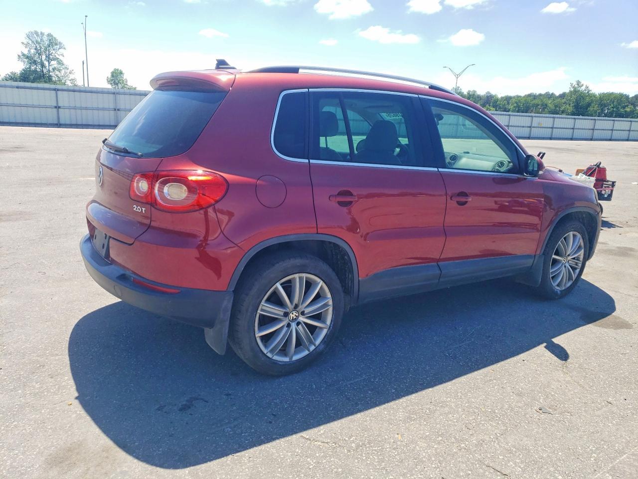 2011 Volkswagen Tiguan S - Image 3