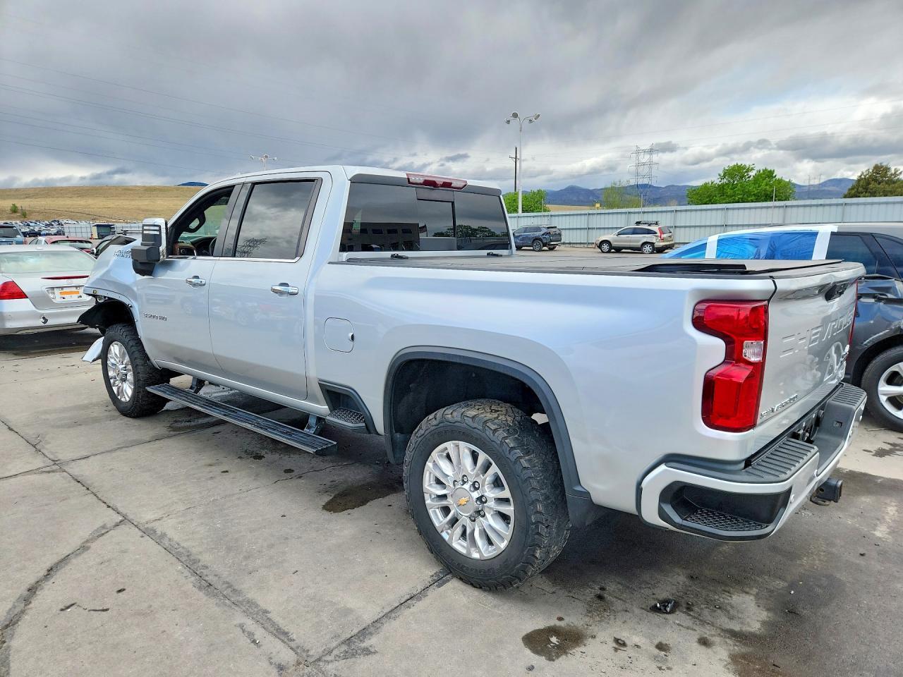 2022 Chevrolet Silverado K3500 High Country - Фото 2