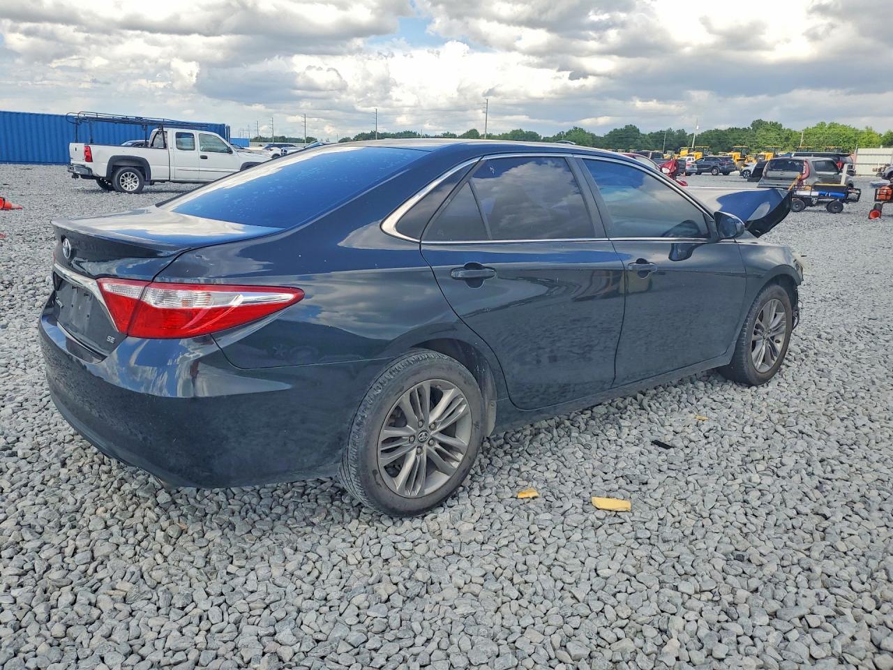 2017 Toyota Camry Se - Фото 3