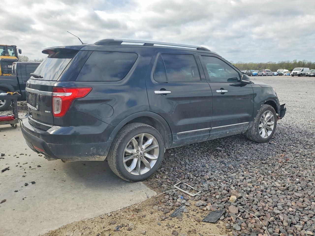 2015 Ford Explorer - Фото 3