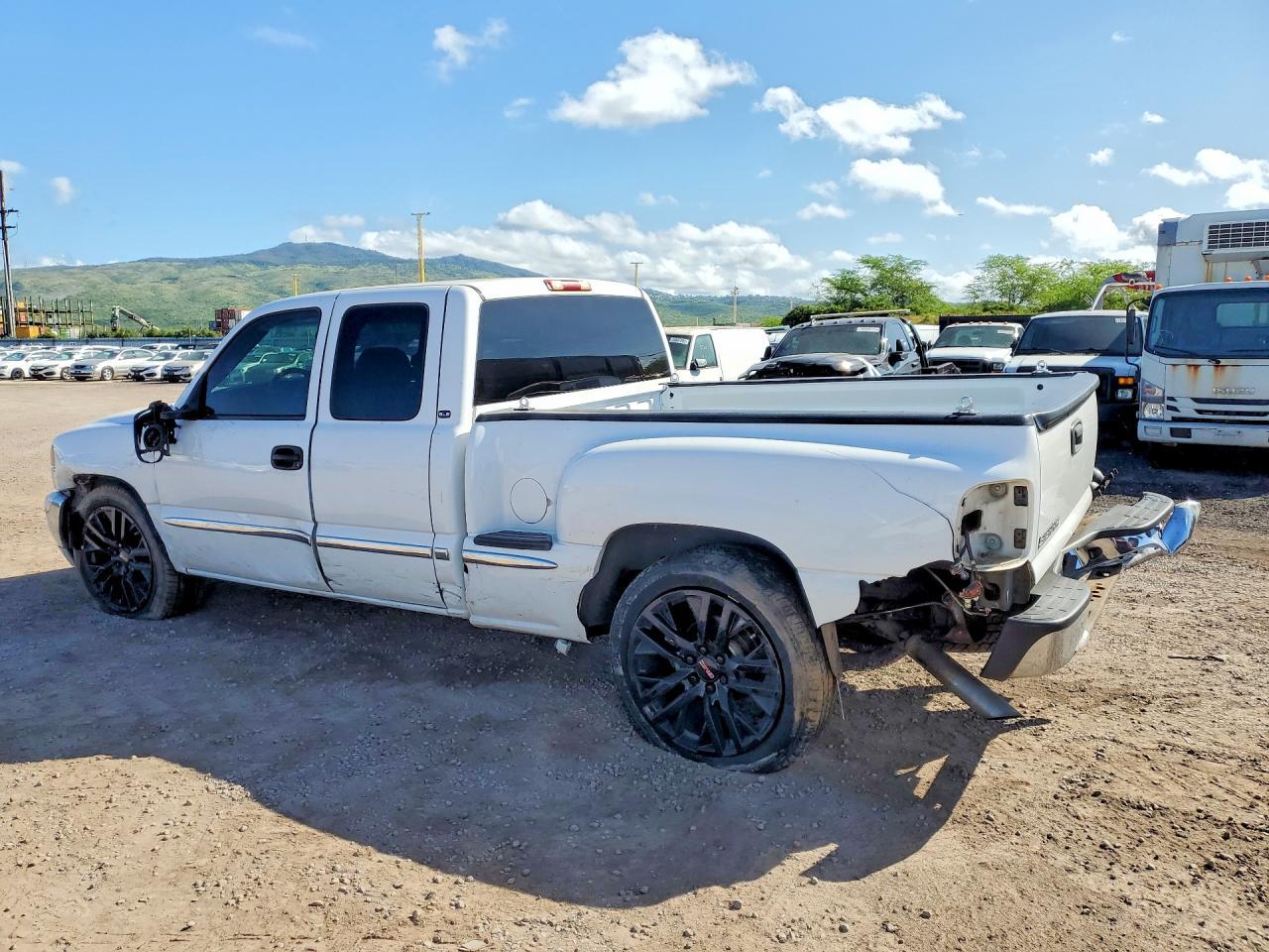2002 GMC New Sierra C1500 - Image 2