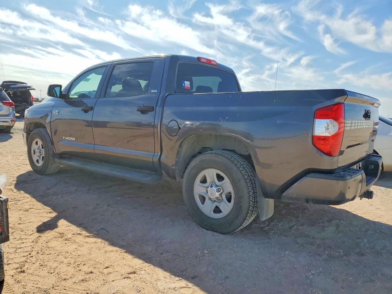 2018 Toyota Tundra Crewmax Sr5 - Image 2