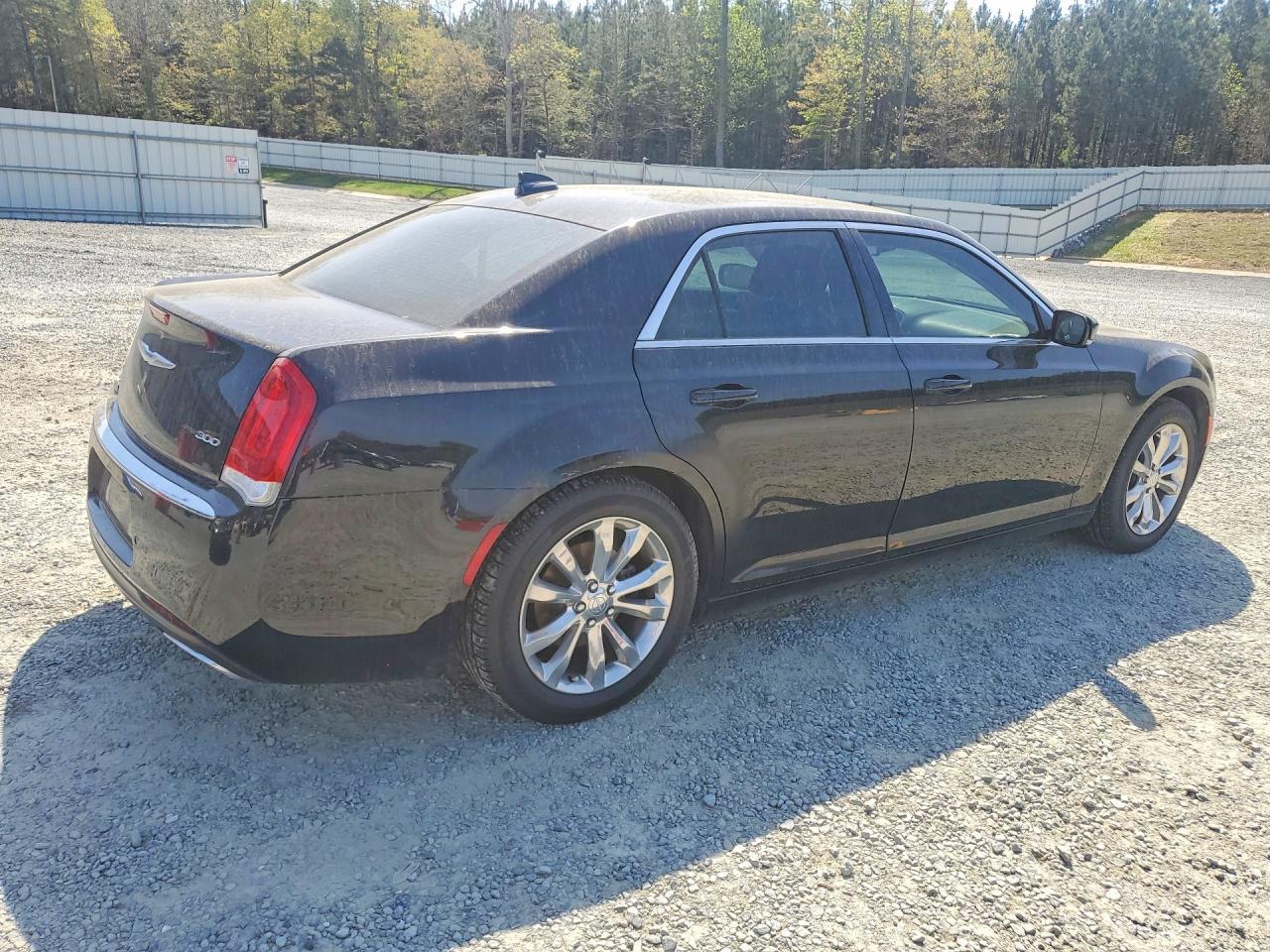 2018 Chrysler 300 Touring - Image 3
