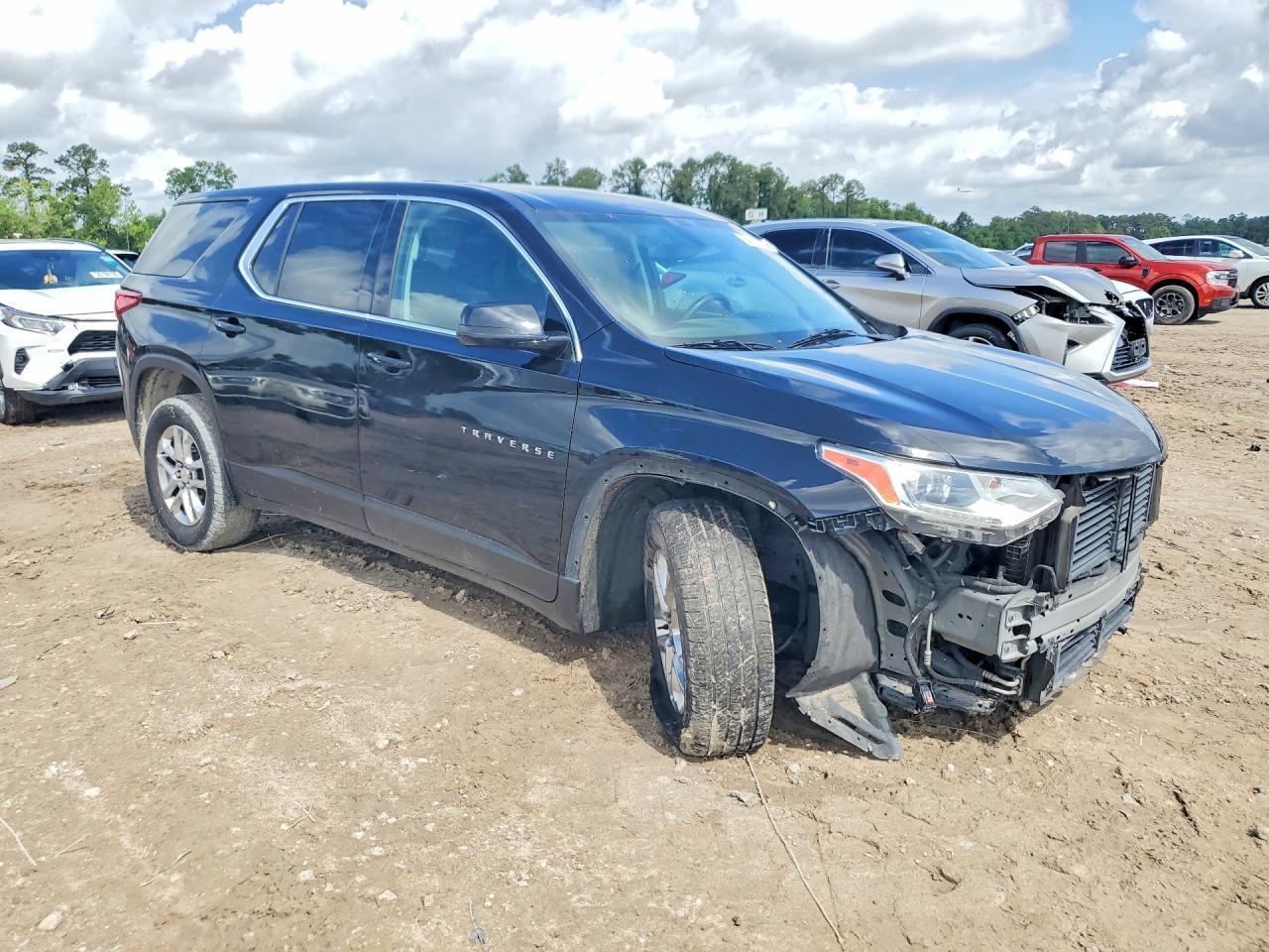 2019 Chevrolet Traverse Ls - Image 4