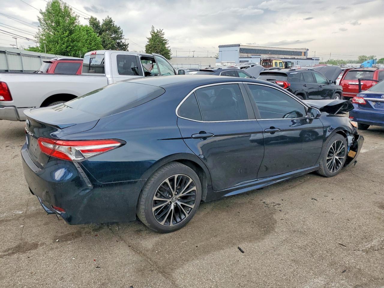 2018 Toyota Camry Se - Фото 3