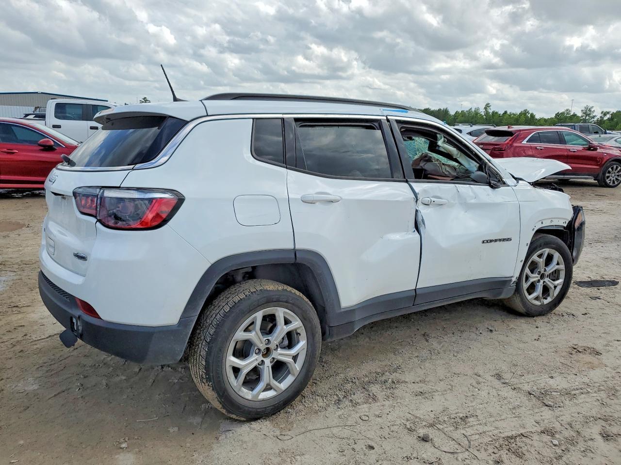 2024 Jeep Compass Latitude - Фото 3