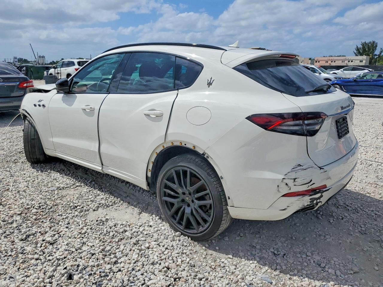 2022 Maserati Levante Base - Image 2