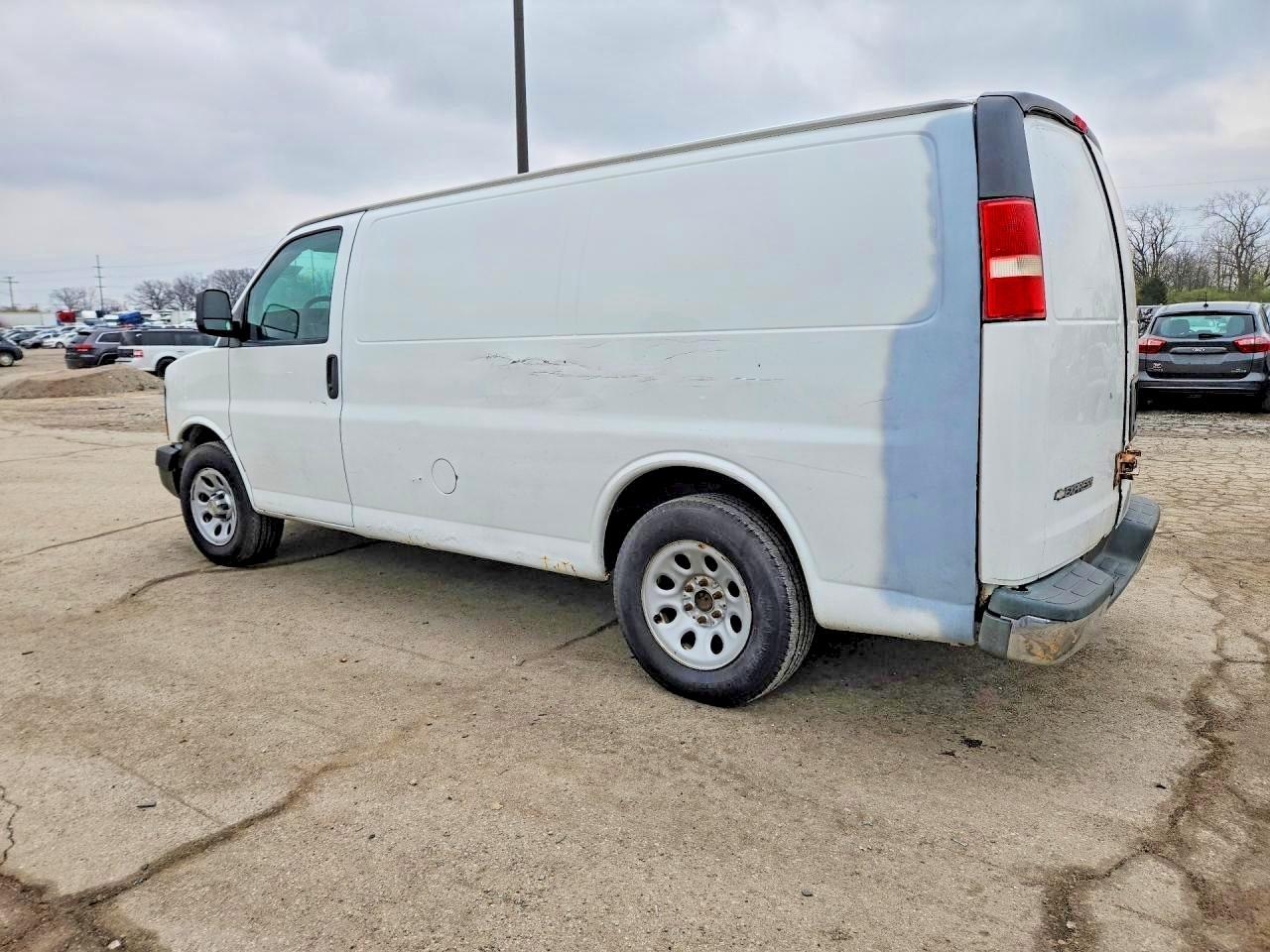 2014 Chevrolet Express 1500 Cargo Delivery Van - Фото 2