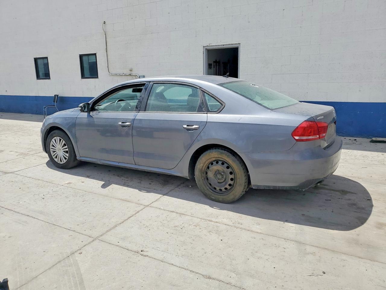 2014 Volkswagen Passat S - Фото 2