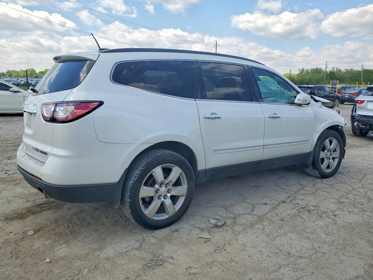 2017 Chevrolet Traverse Premier - Фото 3