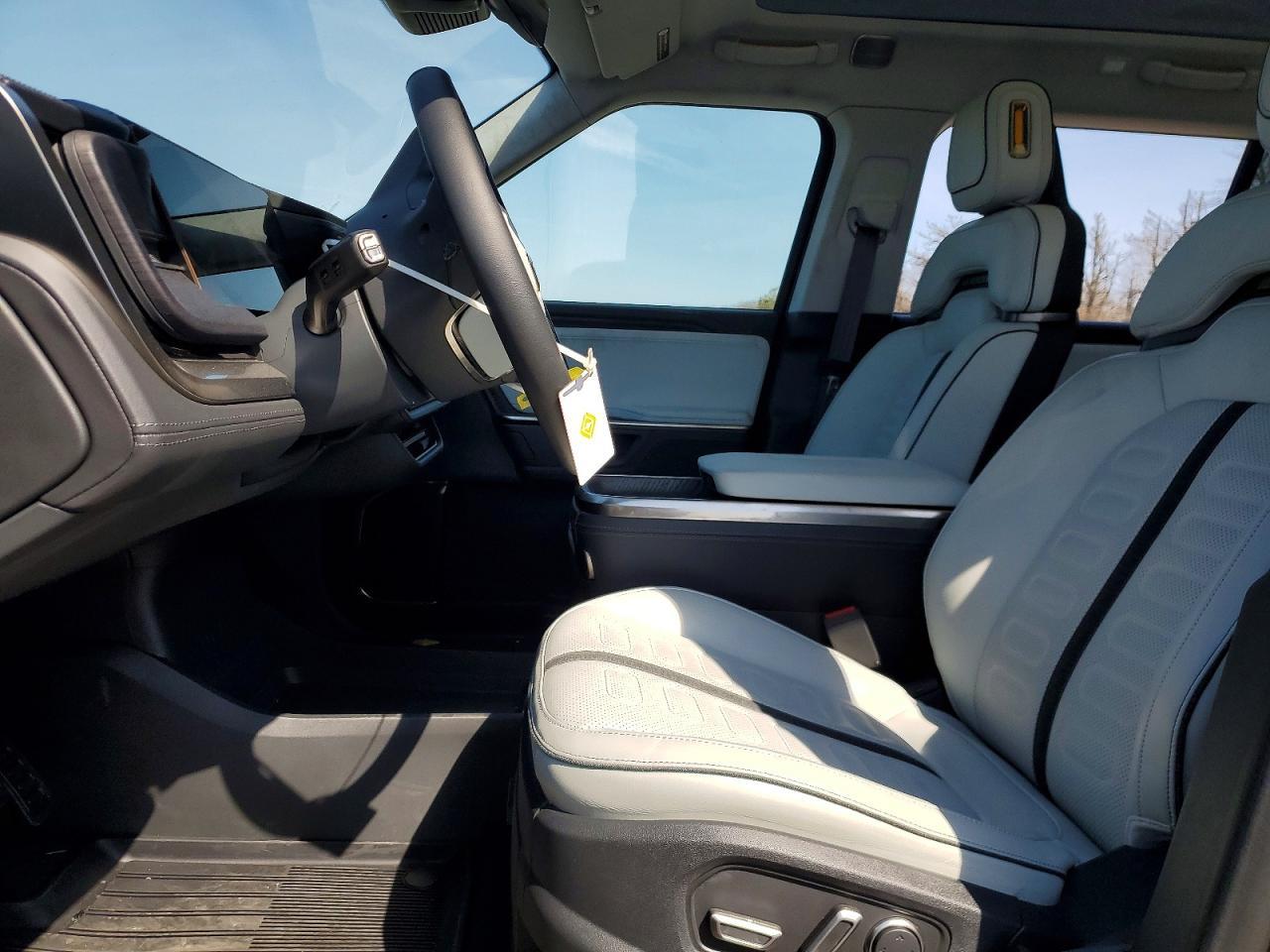 2025 Rivian R1S Adventure - Image 7