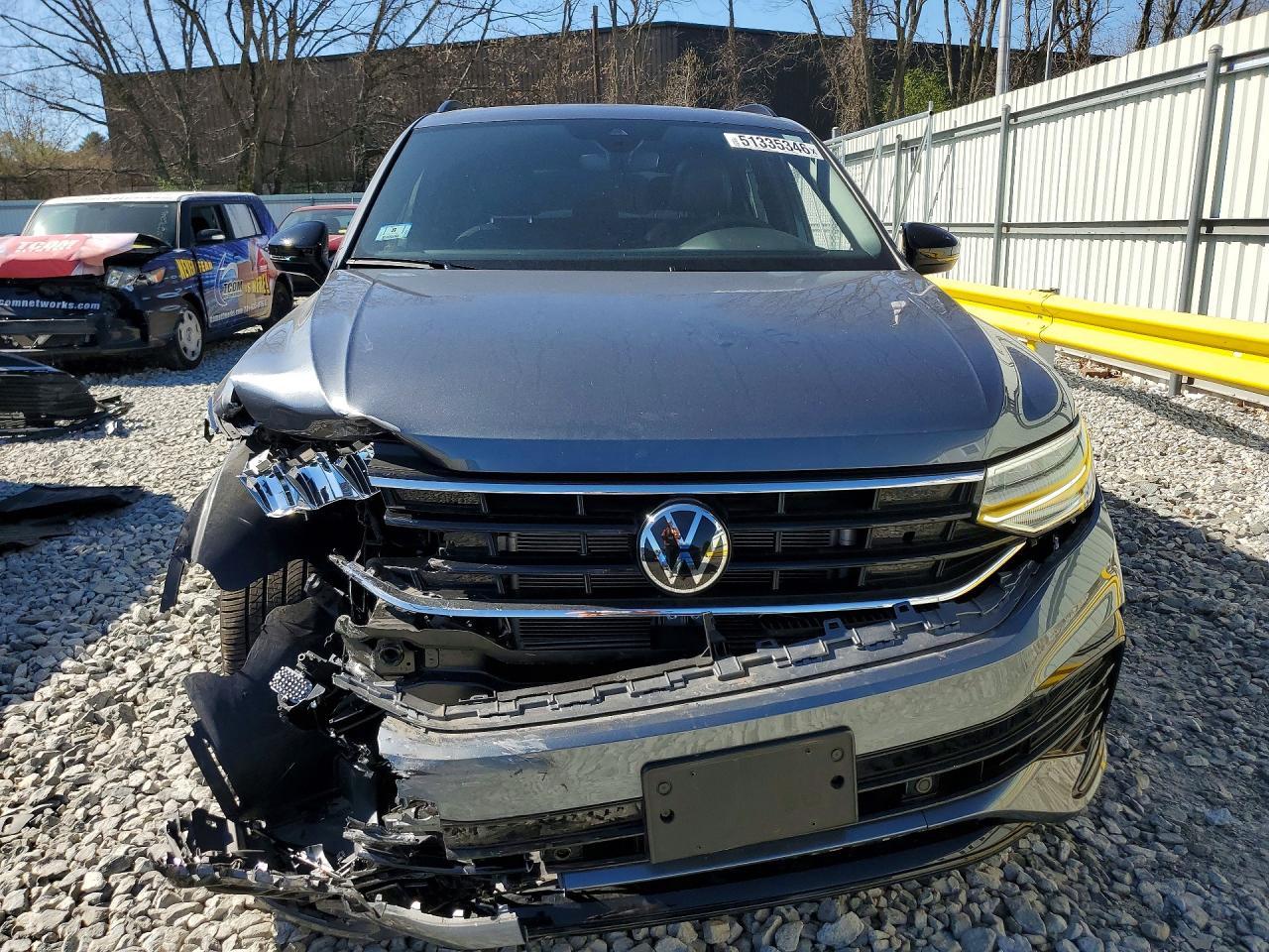 2024 Volkswagen Tiguan Se R-Line Black - Image 5