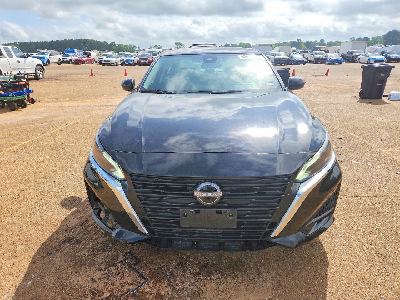 2023 Nissan Altima Sl - Image 5
