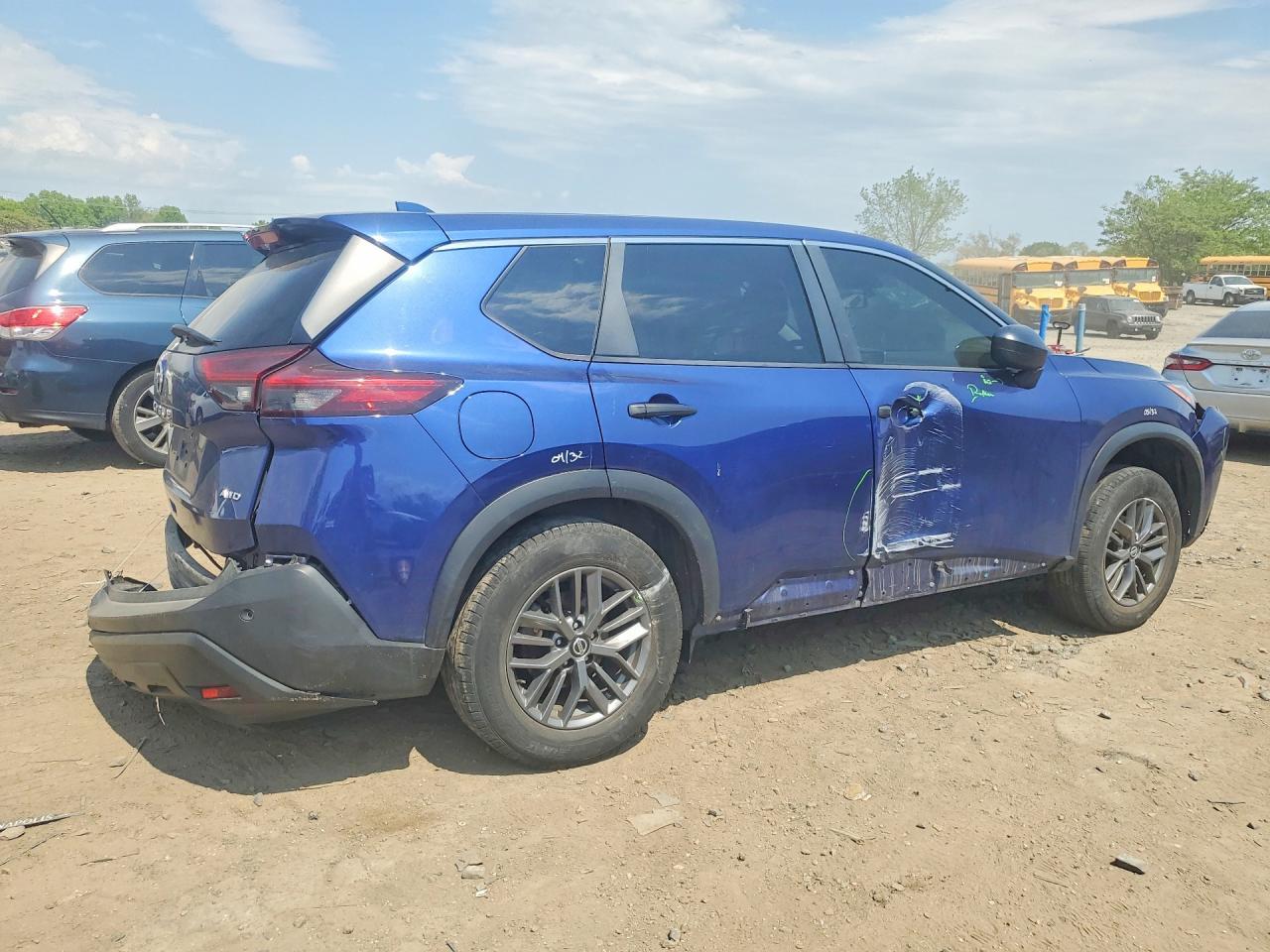 2021 Nissan Rogue S - Фото 3