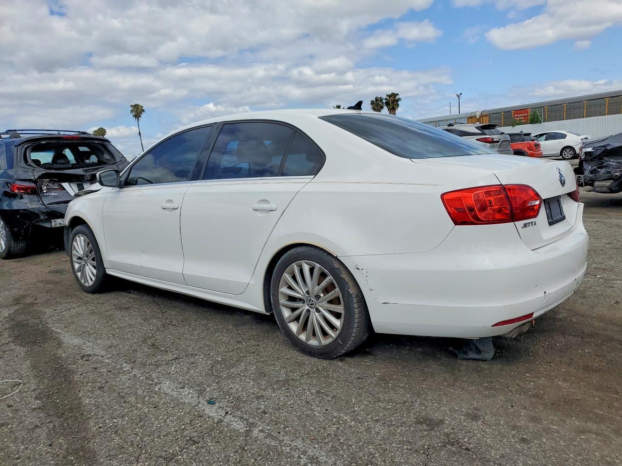 2011 Volkswagen Jetta Sel - Image 2