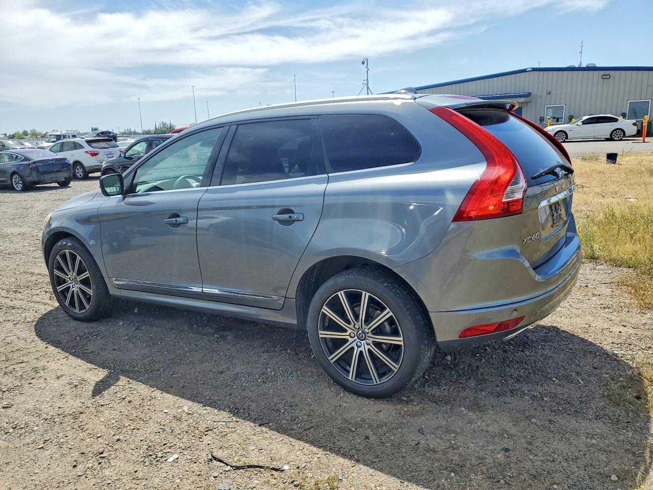 2016 Volvo Xc60 T5 Platinum - Фото 2