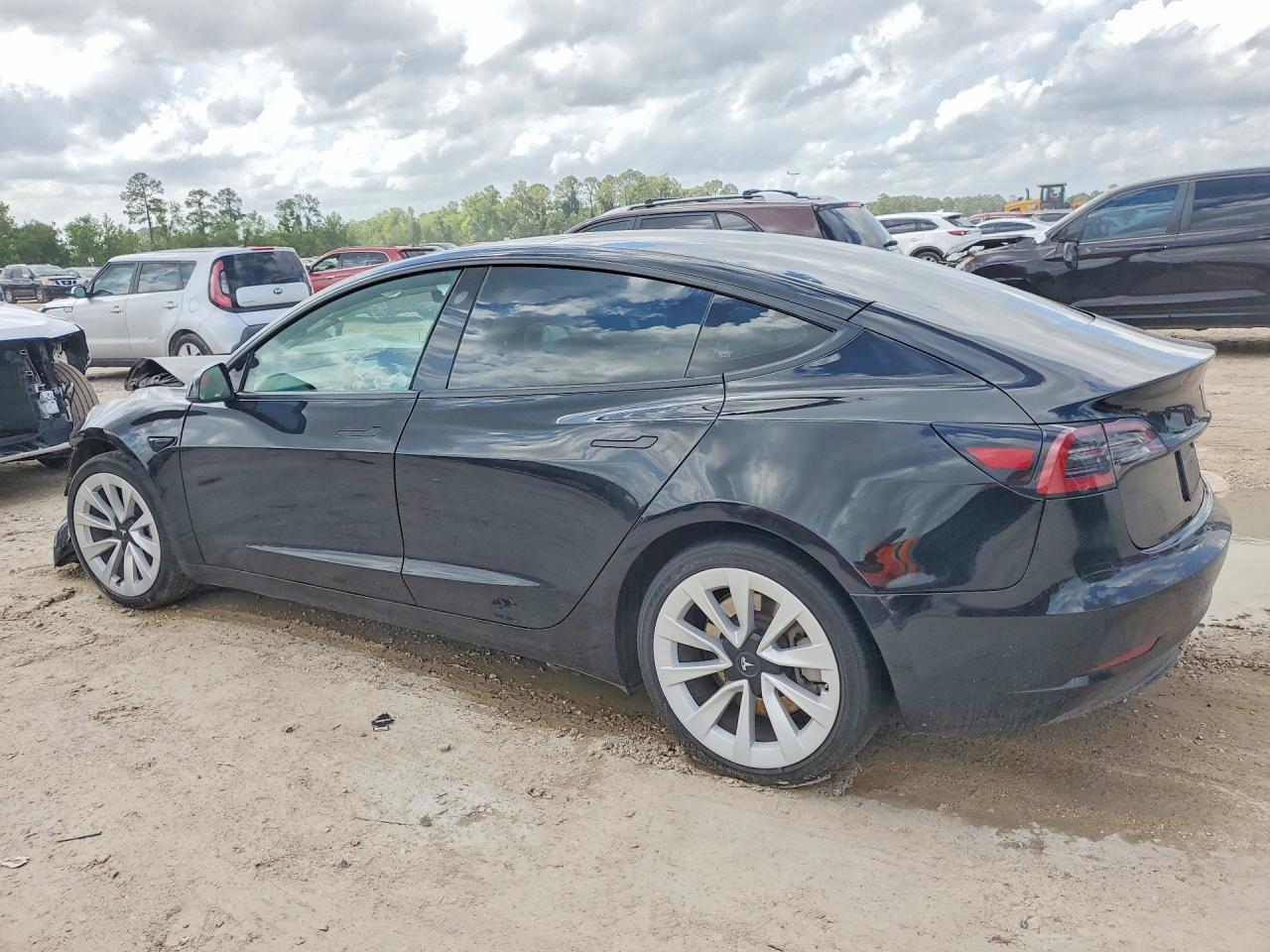 2023 Tesla Model 3 - Фото 2