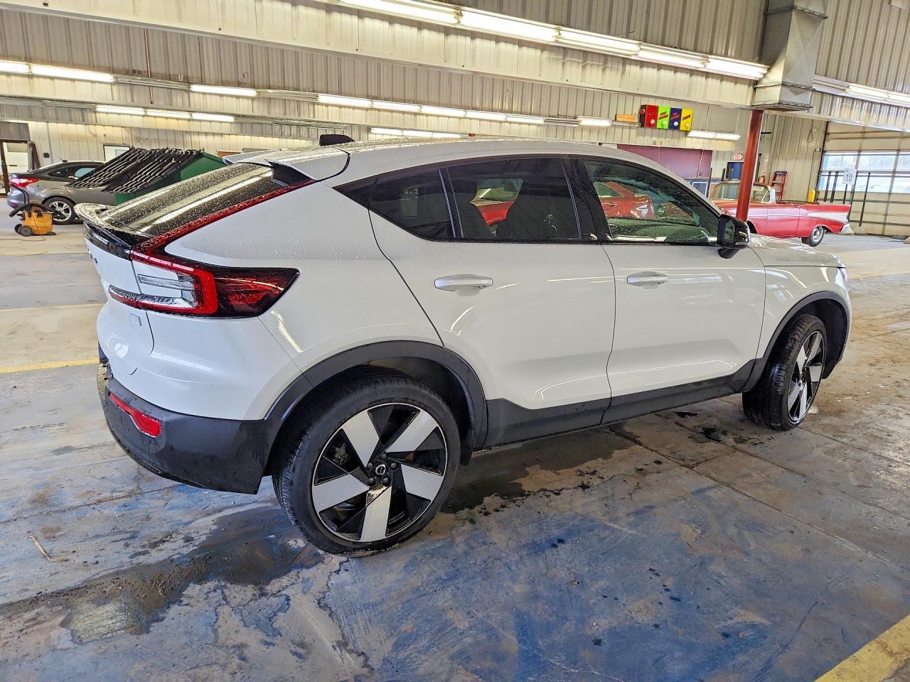 2023 Volvo C40 Recharge Ultimate - Image 3