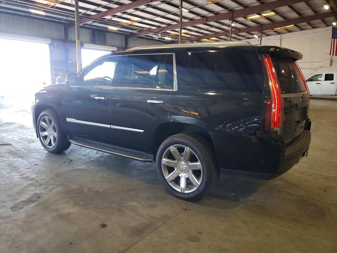 2018 Cadillac Escalade Luxury - Фото 2