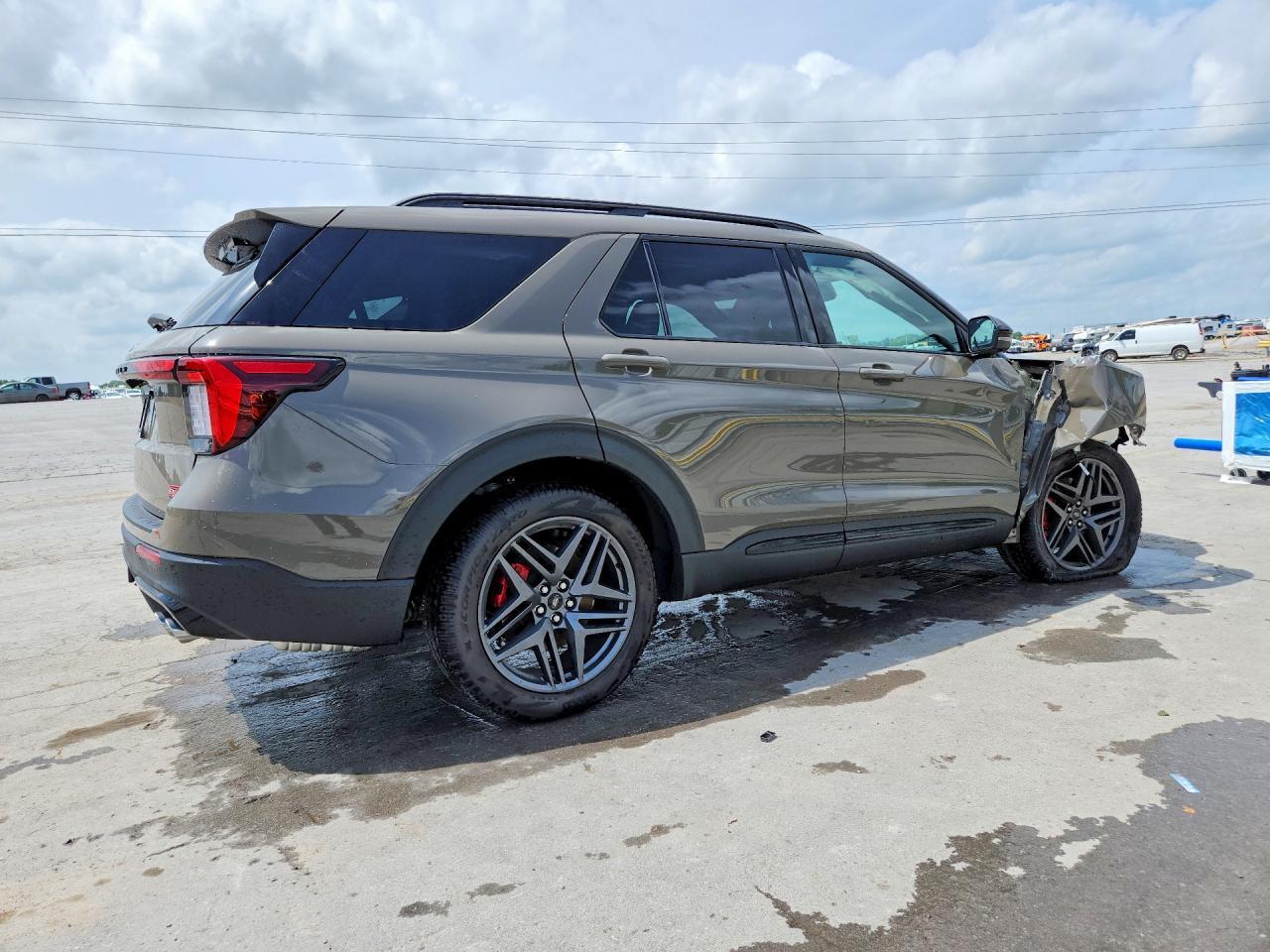 2026 Ford Explorer St - Фото 3