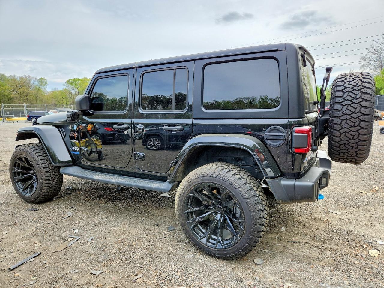 2022 Jeep Wrangler Unlimited Sahara 4Xe - Image 2