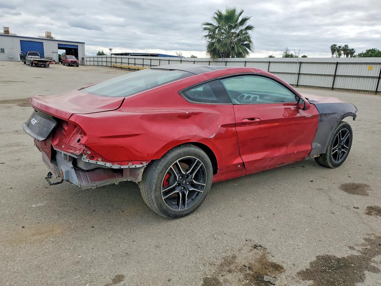 2020 Ford Mustang Gt - Фото 3