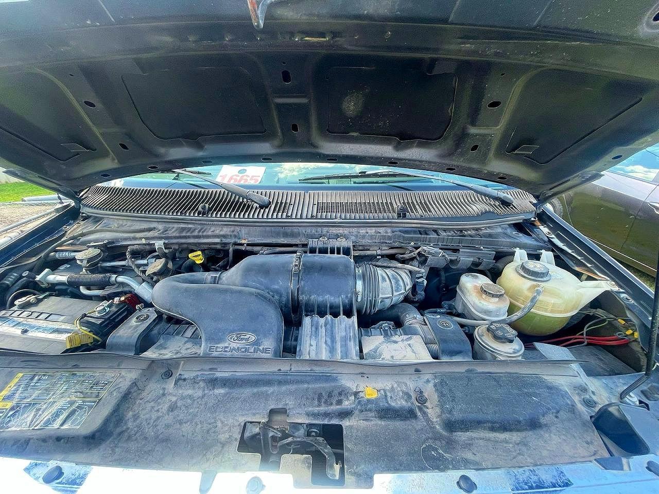 2011 Ford Econoline E350 Super Duty Wagon - Image 7