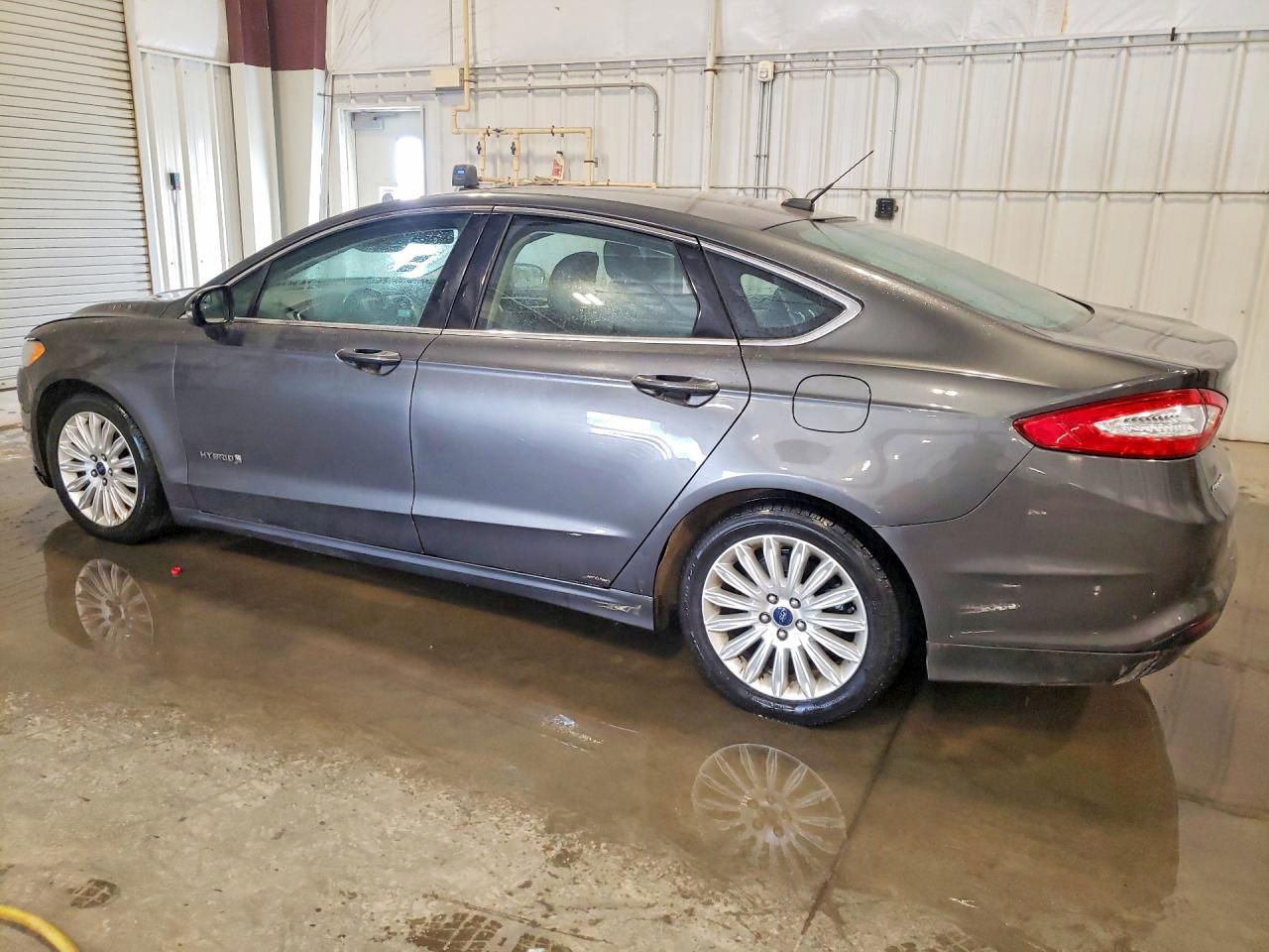2015 Ford Fusion Se Hybrid - Image 2