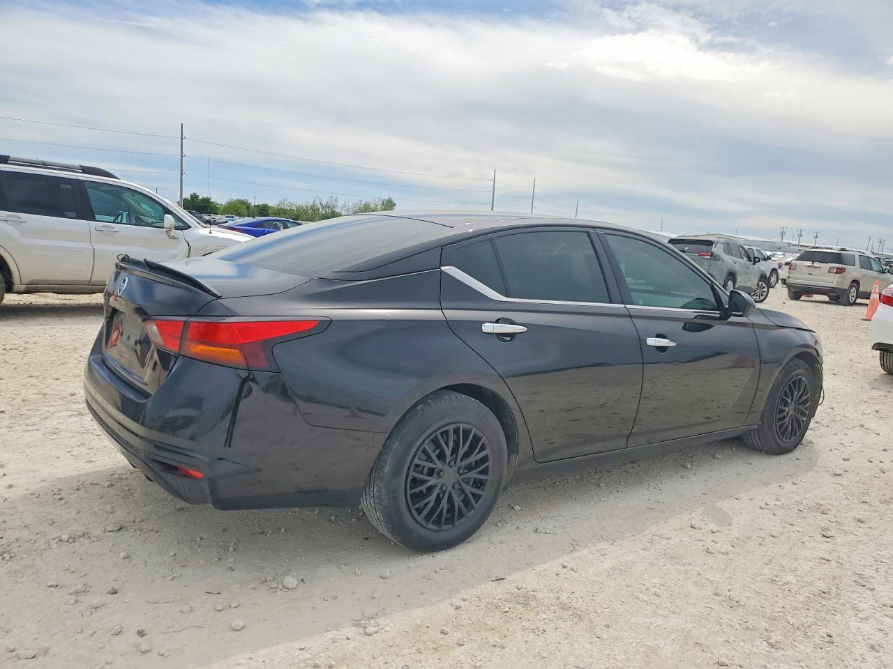 2022 Nissan Altima 2.5 S - Фото 3