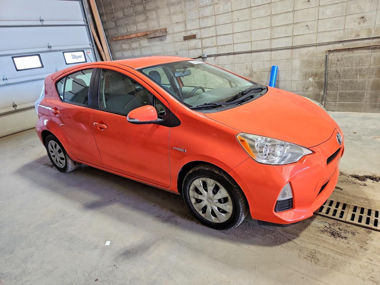 2014 Toyota Prius C Two - Фото 4